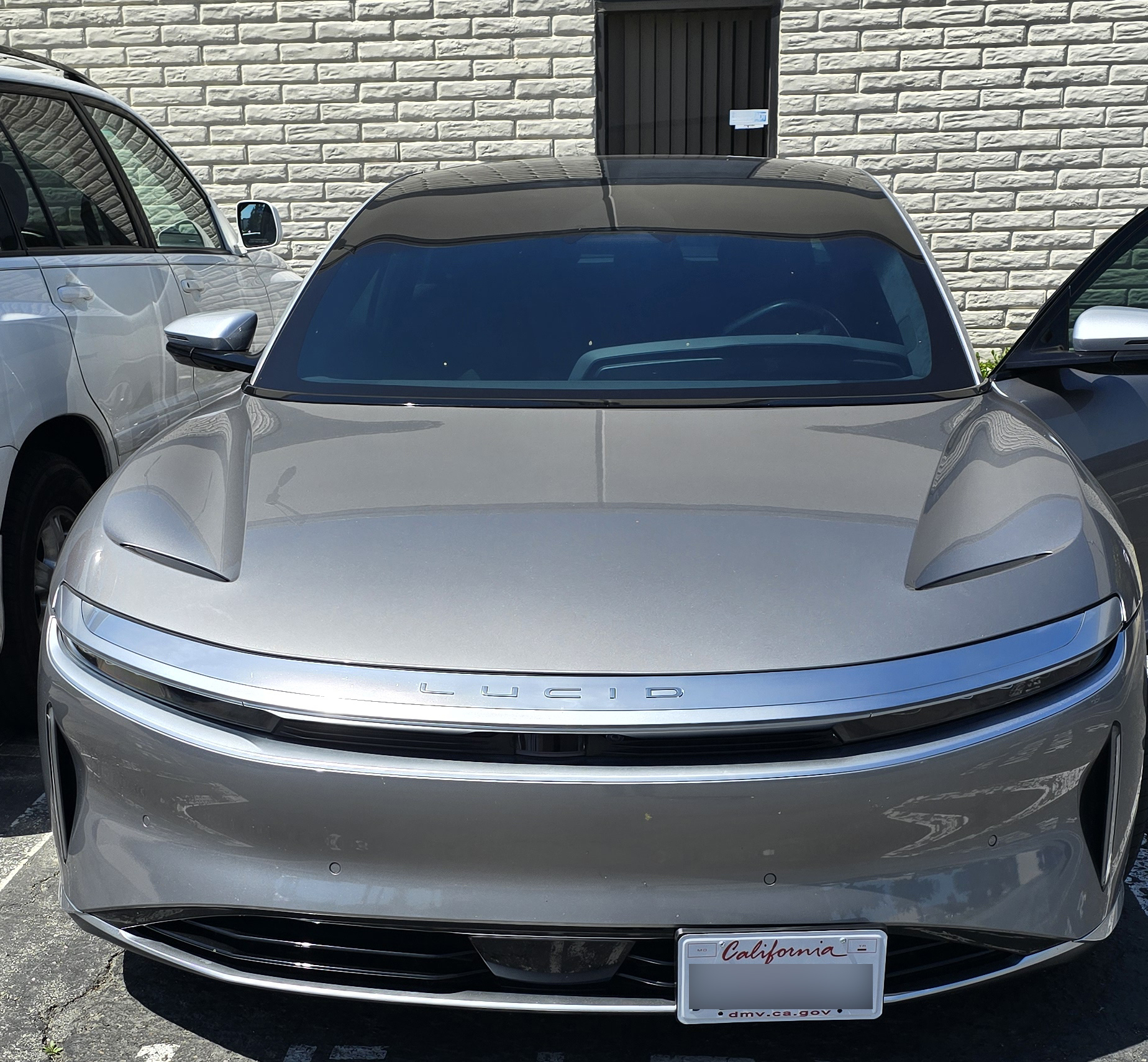 Lucid Air & Gravity with 3D-Printed Front Plate Holder